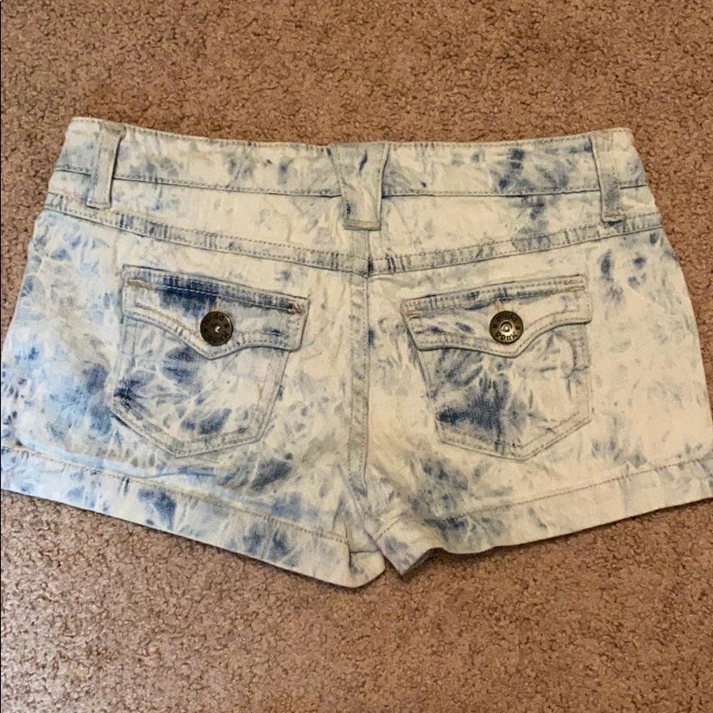 Shorts - Picture 4 of 5